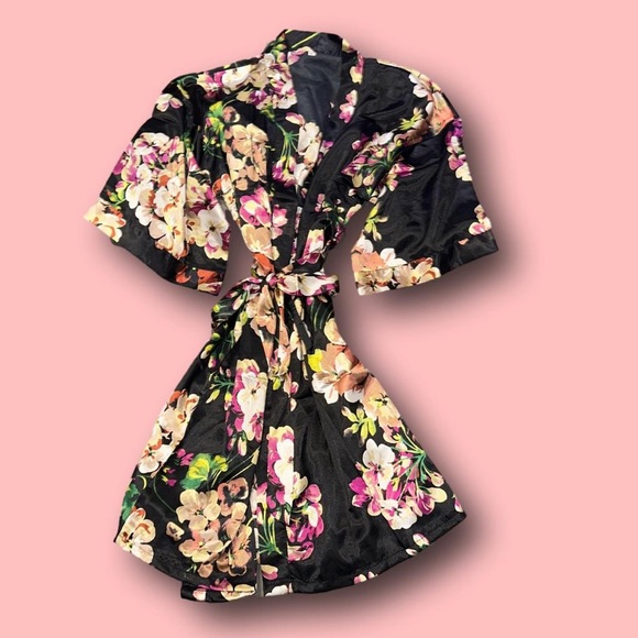 Kimono short satin robe Black with floral pattern size small - Picture 6 of 6